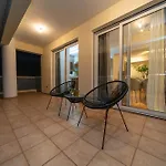 2 Bedroom Flat In Center Apartman