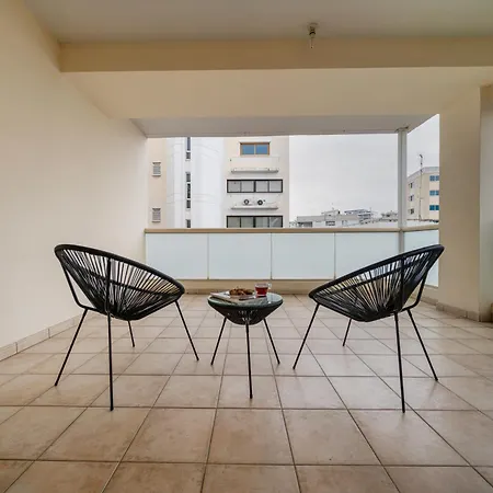 2 Bedroom Flat In Center * نيقوسيا
