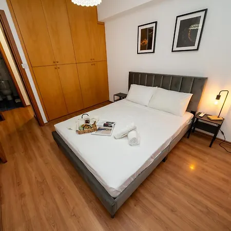 2 Bedroom Flat In Center *