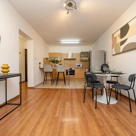 2 Bedroom Flat In Center شقة نيقوسيا