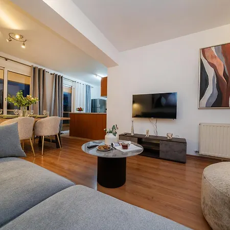 2 Bedroom Flat In Center شقة