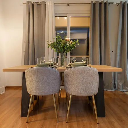 2 Bedroom Flat In Center Διαμέρισμα