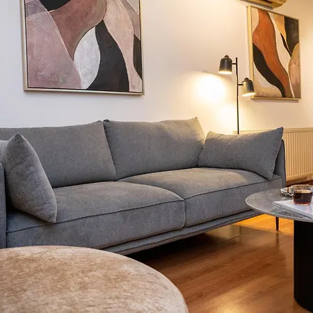 2 Bedroom Flat In Center Διαμέρισμα