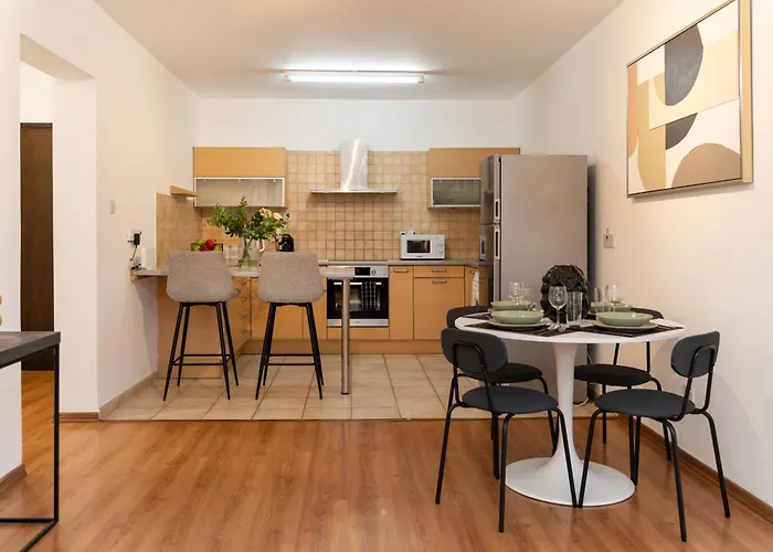 2 Bedroom Flat In Center * 니코시아