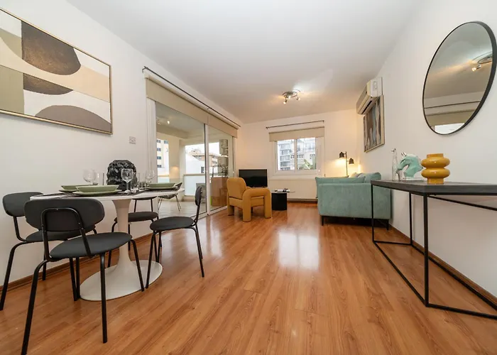 아파트 2 Bedroom Flat In Center 니코시아