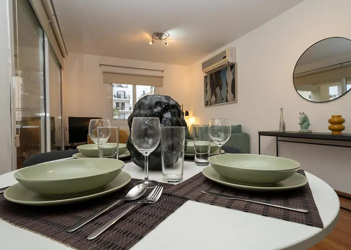 2 Bedroom Flat In Center 아파트 *