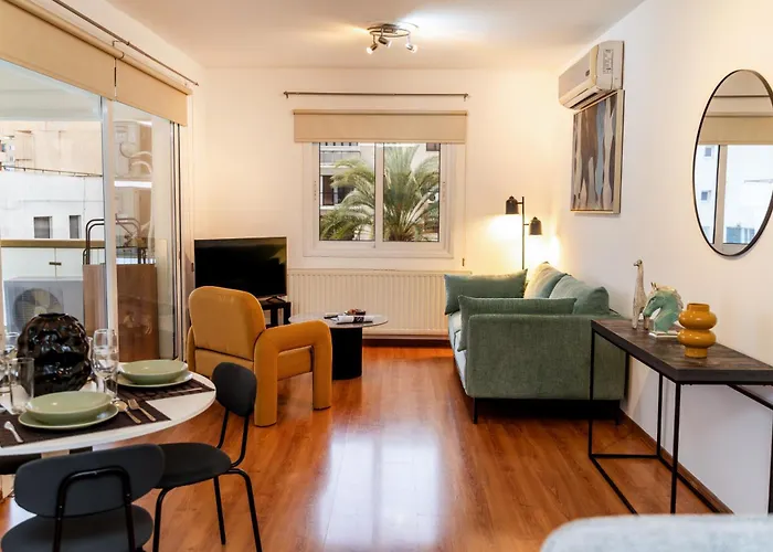 2 Bedroom Flat In Center * 니코시아