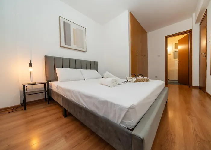 Lägenhet 2 Bedroom Flat In Center