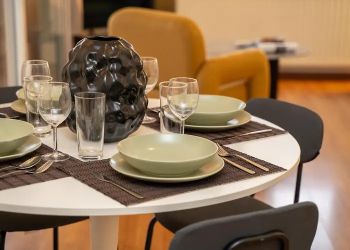 2 Bedroom Flat In Center * 니코시아