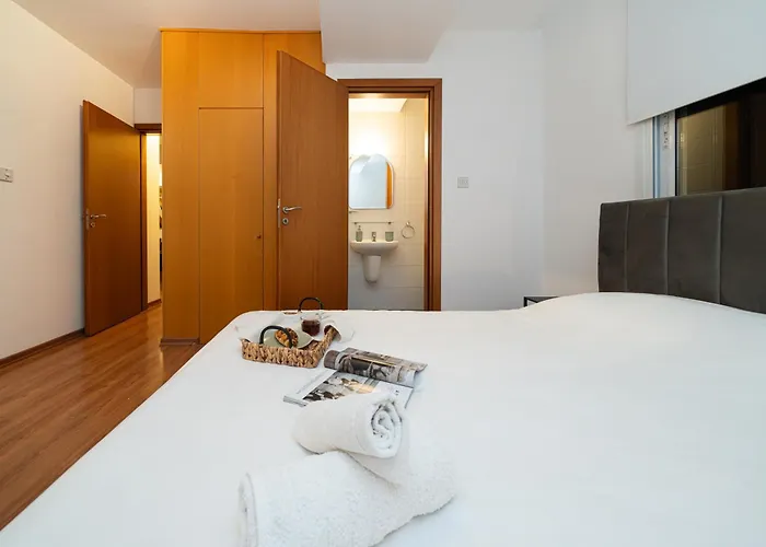 2 Bedroom Flat In Center