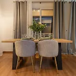 2 Bedroom Flat In Center Appartement