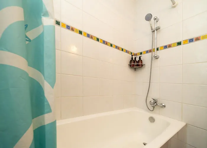 2 Bedroom Flat In Center