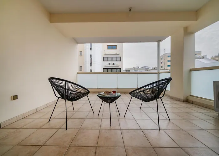 2 Bedroom Flat In Center * Λευκωσία