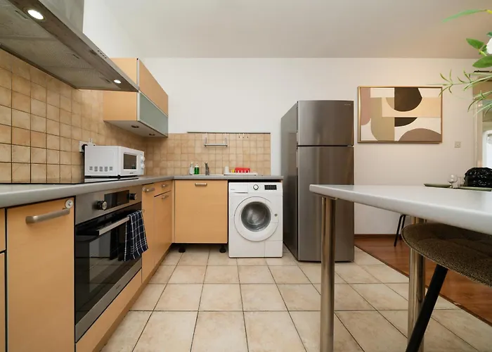 2 Bedroom Flat In Center * Λευκωσία